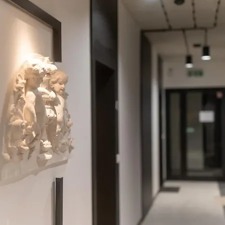 Cozy 2-room Apartment, Near Market Square, Balcony *