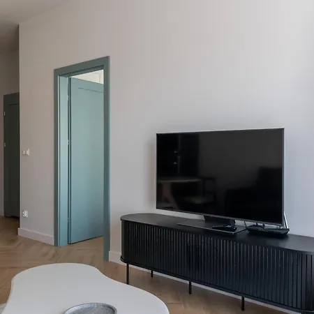 Daire Cozy 2-room Apartment, Near Market Square, Balcony Wroclaw