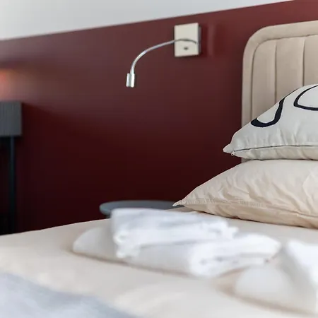 Daire Cozy 2-room Apartment, Near Market Square, Balcony