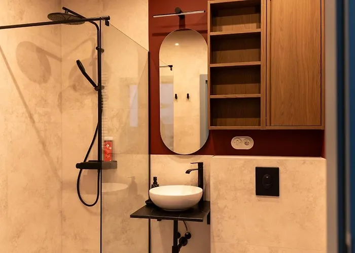 Cozy 2-room Apartment, Near Market Square, Balcony *