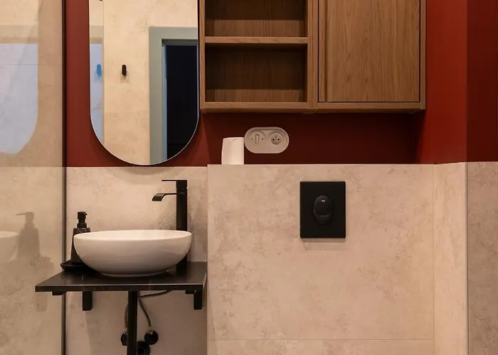 Daire Cozy 2-room Apartment, Near Market Square, Balcony *