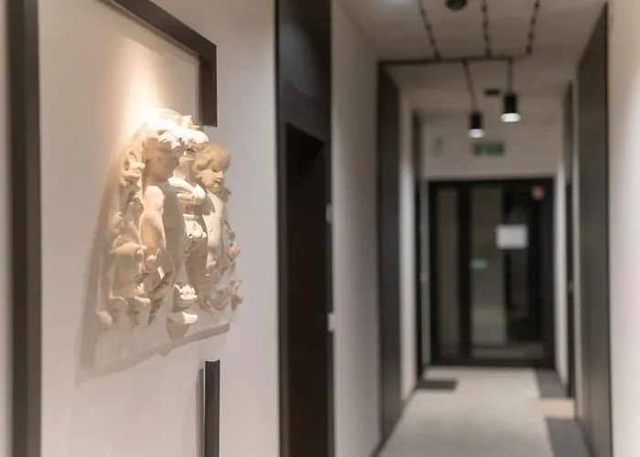 Cozy 2-room Apartment, Near Market Square, Balcony *