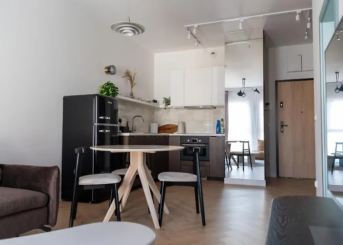 Cozy 2-room Apartment, Near Market Square, Balcony