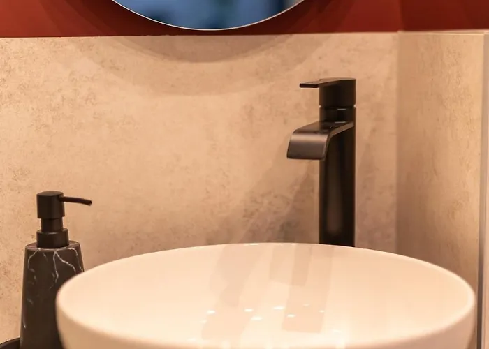 Cozy 2-room Apartment, Near Market Square, Balcony