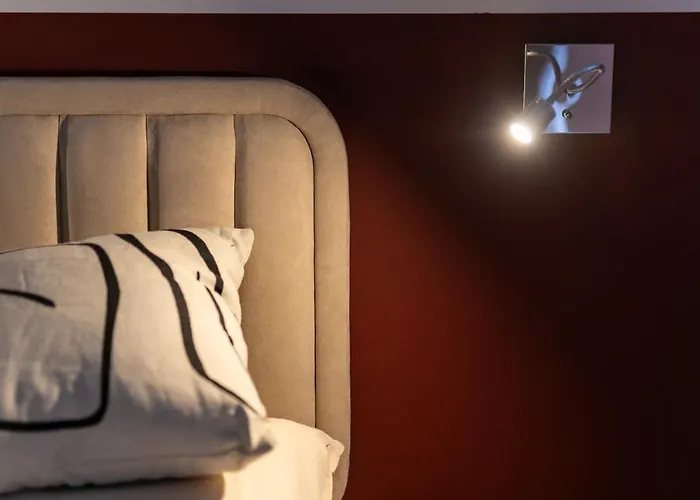 Cozy 2-room Apartment, Near Market Square, Balcony *