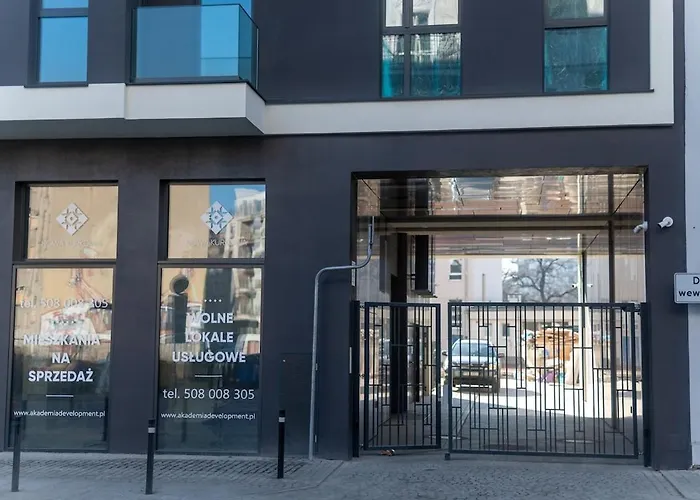 Cozy 2-room Apartment, Near Market Square, Balcony *